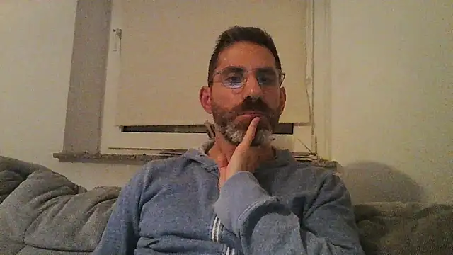 Snapshot of alcatraz009 chatting on 10/18/25, 07:38 alcatraz009 online show from 10/18/25, 07:38