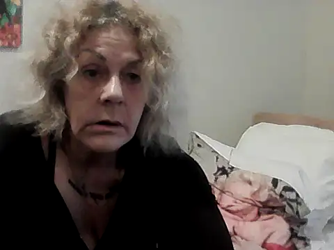 housewife shantie online show from 04/04/26, 08:21