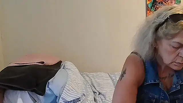 housewife shantie online show from 05/07/26, 11:46