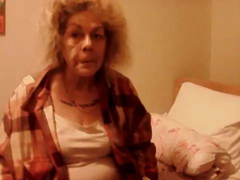 housewife shantie online show from 04/19/26, 02:56