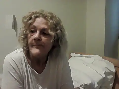 housewife shantie online show from 03/05/26, 06:43