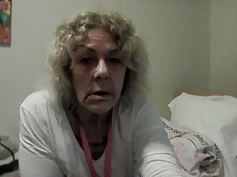 housewife shantie online show from 03/08/26, 07:11