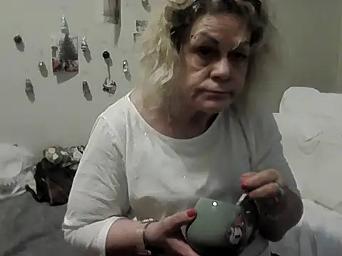 housewife shantie online show from 11/29/25, 08:58