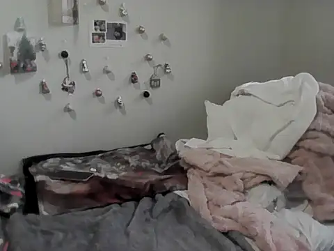 housewife shantie online show from 12/05/25, 12:59