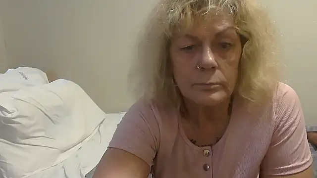 Snapshot of housewife_shantie chatting on 09/28/25, 09:49 housewife shantie online show from 09/28/25, 09:49
