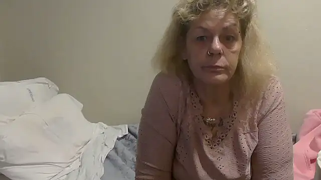 Snapshot of housewife_shantie chatting on 10/04/25, 08:05 housewife shantie online show from 10/04/25, 08:05