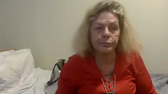 Snapshot of housewife_shantie chatting on 10/02/25, 11:13 housewife shantie online show from 10/02/25, 11:13