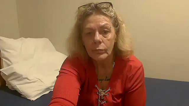 Snapshot of housewife_shantie chatting on 10/11/25, 03:46 housewife shantie online show from 10/11/25, 03:46