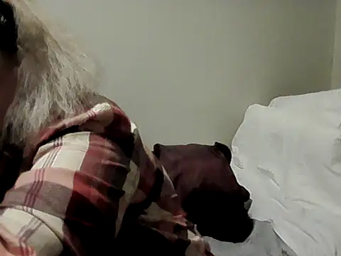 housewife shantie online show from 10/27/25, 03:02