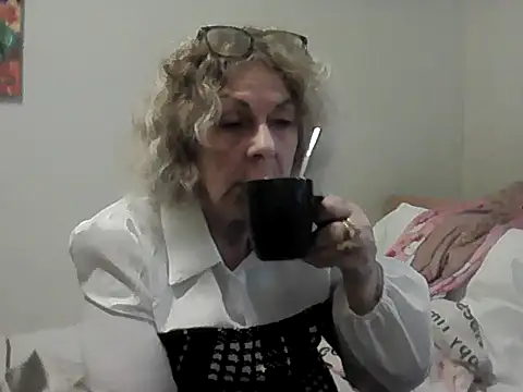 housewife shantie online show from 03/11/26, 12:10