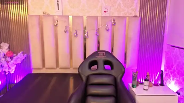 Snapshot of Andy_tay1 chatting on 10/31/25, 03:14 Andy tay1 online show from 10/31/25, 03:14