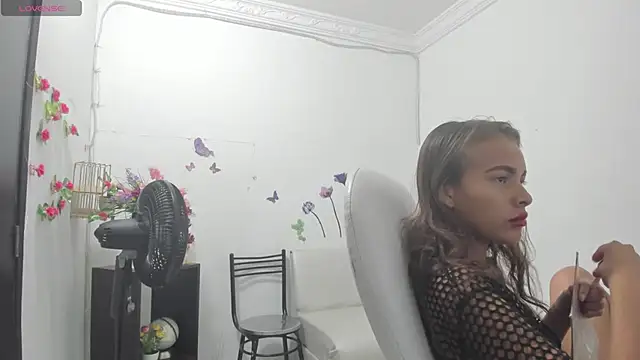 lulu 25  online show from 01/14/25, 01:38