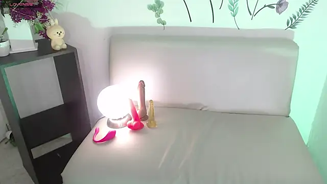 lulu 25  online show from 02/08/25, 06:33