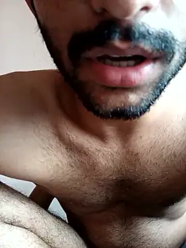 Snapshot of Vignesh3246 chatting on 09/10/25, 07:18 Vignesh3246 online show from 09/10/25, 07:18