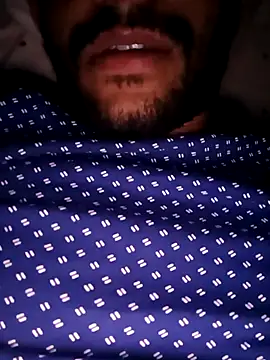 Snapshot of Vignesh3246 chatting on 12/19/25, 06:43 Vignesh3246 online show from 12/19/25, 06:43