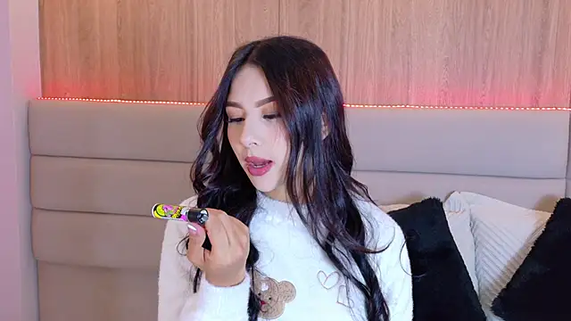 EymiCuper online show from 11/28/25, 09:15