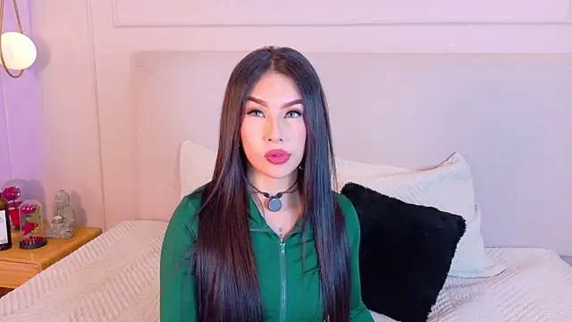 Snapshot of EymiCuper chatting on 02/13/26, 07:25 EymiCuper online show from 02/13/26, 07:25