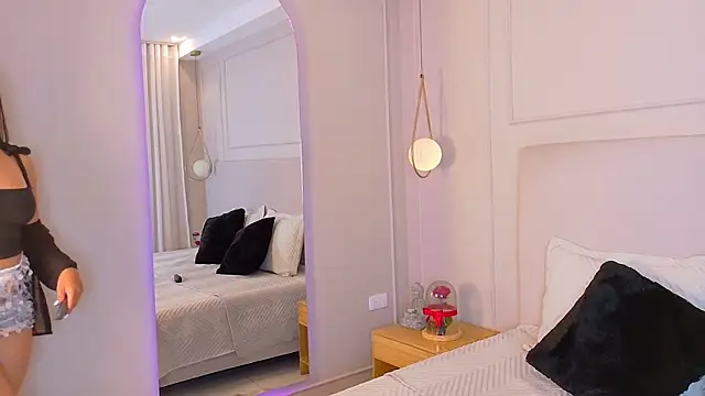 EymiCuper online show from 10/24/25, 08:52