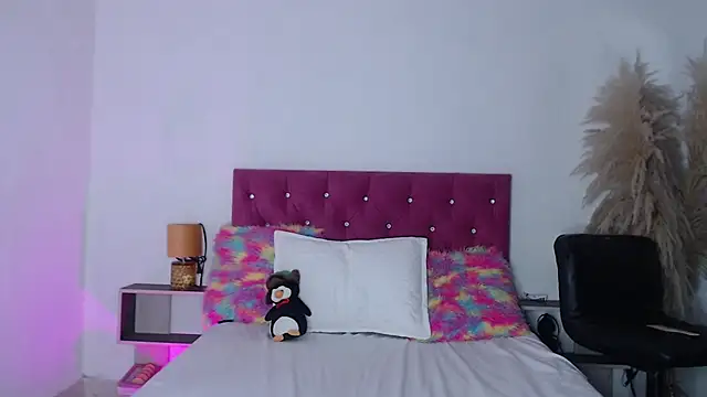 Snapshot of alinakiss chatting on 03/09/25, 02:21 alinakiss online show from 03/09/25, 02:21
