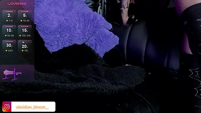 Snapshot of Alisson_Wynter chatting on 06/25/26, 05:12 Alisson Wynter online show from 06/25/26, 05:12