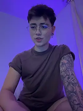 Snapshot of Chriss_gomez2 chatting on 11/17/25, 09:02 Chriss gomez2 online show from 11/17/25, 09:02