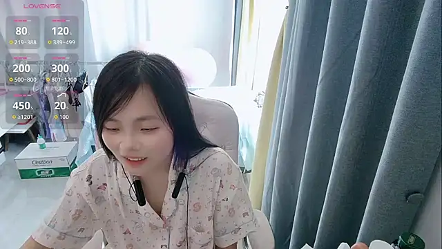 Snapshot of Lena-yyds chatting on 10/10/25, 04:24 Lena-yyds online show from 10/10/25, 04:24