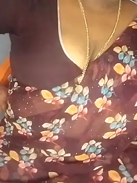 Snapshot of Sexy_Radhikaa chatting on 09/27/25, 04:18 Sexy Radhikaa online show from 09/27/25, 04:18