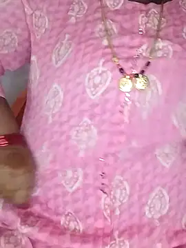 Snapshot of Sexy_Radhikaa chatting on 10/31/25, 01:24 Sexy Radhikaa online show from 10/31/25, 01:24