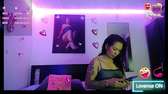 Snapshot of Kylee28 chatting on 10/15/25, 01:04 Kylee28 online show from 10/15/25, 01:04