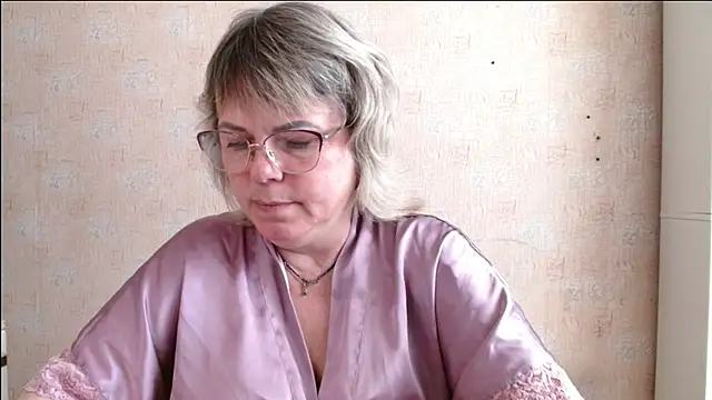 Snapshot of sweetsunset11 chatting on 06/16/26, 03:45 sweetsunset11 online show from 06/16/26, 03:45