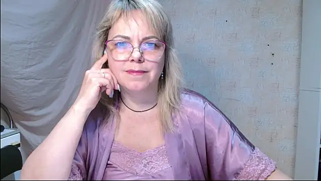 Snapshot of sweetsunset11 chatting on 02/12/26, 12:21 sweetsunset11 online show from 02/12/26, 12:21