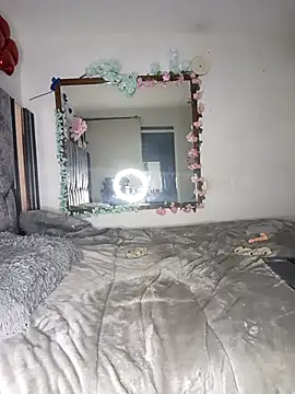 laura arias018 online show from 10/28/25, 06:01