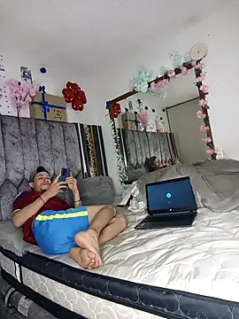 laura arias018 online show from 12/04/25, 08:24