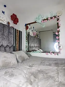 laura arias018 online show from 11/16/25, 01:54