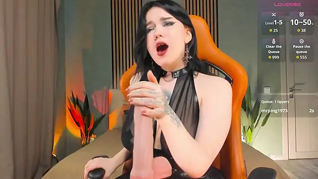 Snapshot of MeganFoxy11 chatting on 10/31/25, 10:12 MeganFoxy11 online show from 10/31/25, 10:12