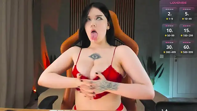 Snapshot of MeganFoxy11 chatting on 11/07/25, 10:20 MeganFoxy11 online show from 11/07/25, 10:20