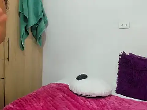 Snapshot of macarenaawills chatting on 03/12/25, 06:53 macarenaawills online show from 03/12/25, 06:53