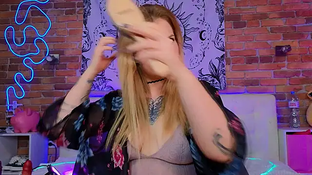 LinaQik online show from 02/17/25, 08:06