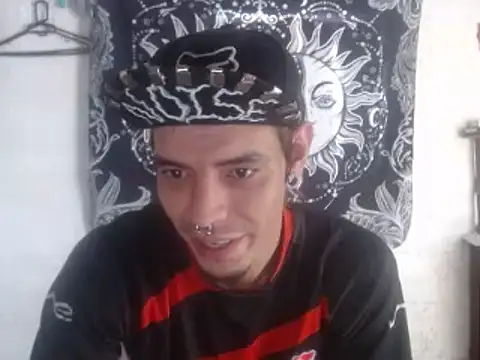 tayler punk noise online show from 12/23/24, 02:39