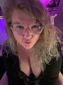 CurvyAnonymousGirl89 online show from 03/04/26, 08:16