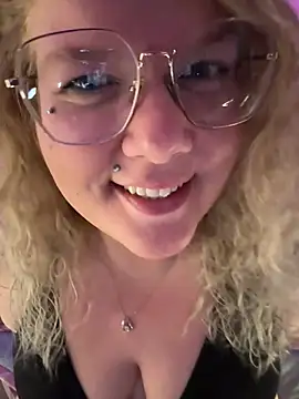 CurvyAnonymousGirl89 online show from 03/28/26, 07:26