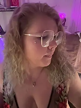 CurvyAnonymousGirl89 online show from 03/24/26, 05:46