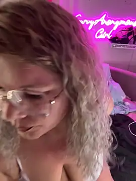 Snapshot of CurvyAnonymousGirl89 chatting on 10/28/25, 04:50 CurvyAnonymousGirl89 online show from 10/28/25, 04:50