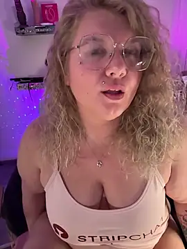 CurvyAnonymousGirl89 online show from 03/26/26, 05:33