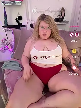 CurvyAnonymousGirl89 online show from 05/31/26, 06:52