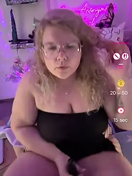 CurvyAnonymousGirl89 online show from 05/10/26, 03:47