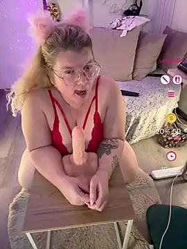 CurvyAnonymousGirl89 online show from 07/13/26, 06:35