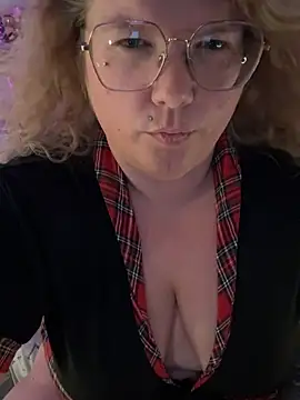 CurvyAnonymousGirl89 online show from 07/15/26, 01:51
