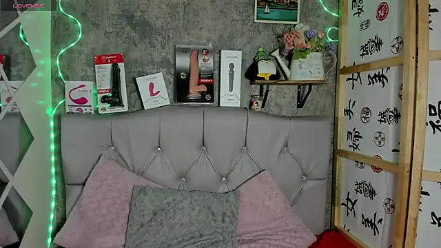 Snapshot of Megan_sophia2 chatting on 09/12/25, 11:32 Megan sophia2 online show from 09/12/25, 11:32