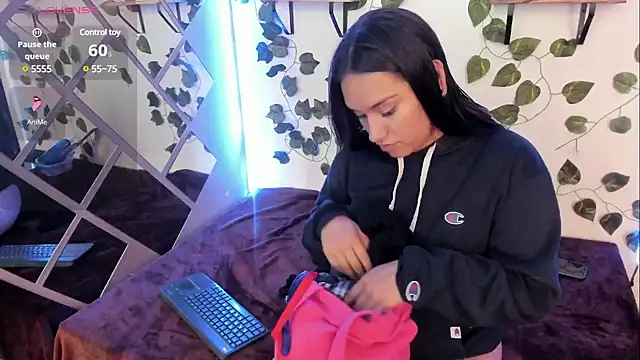 Snapshot of Megan_sophia2 chatting on 02/11/25, 01:09 Megan sophia2 online show from 02/11/25, 01:09